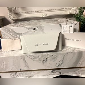 MICHAEL KORS Sunglasses Case With Microcloth BRAND NEW